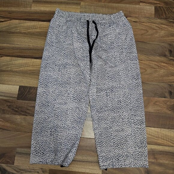 Lululemon Step Lively Crop Pants Dottie Dash Grain Black Size 6 Euc - Picture 2 of 11